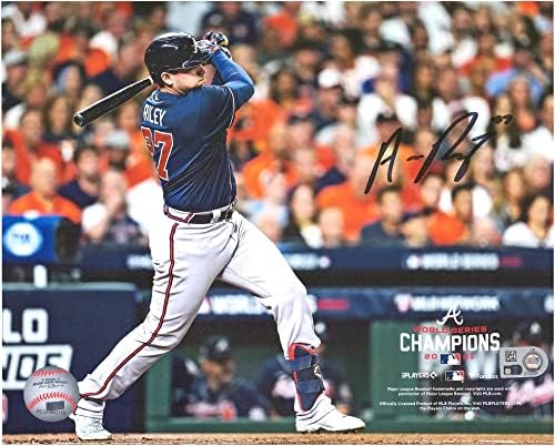 Austin Riley Atlanta Braves Dedikált 8 x 10 2021 World Series Bajnokok Üti Fénykép - Dedikált MLB Fotók