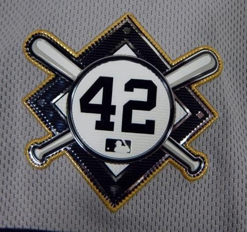 2022 New York Yankees Casey Töltések 42 Játékban Használt Szürke Jersey Jackie Robinson Day5 - Játék Használt MLB Mezek