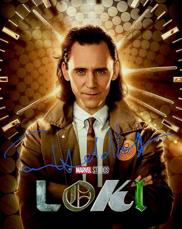 Tom Hiddleston LOKI személyesen Aláírt Fotó