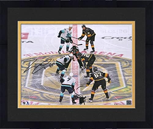 Keretes Jared McCann Seattle Kraken Dedikált 16 x 20 Első Franchise-Face-Off Fénykép - Dedikált NHL-Fotók