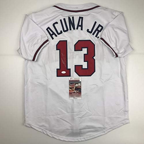 Dedikált/Aláírt Ronald Acuna Jr. Atlanta Fehér Baseball Jersey SZÖVETSÉG COA